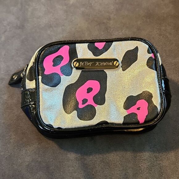 Betsey Johnson Handbags - Betsey johnson cosmetic bag pouch zipper bag